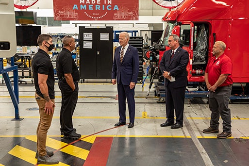 210728---President-Biden-Visits-Mack-LVO-Facility_4