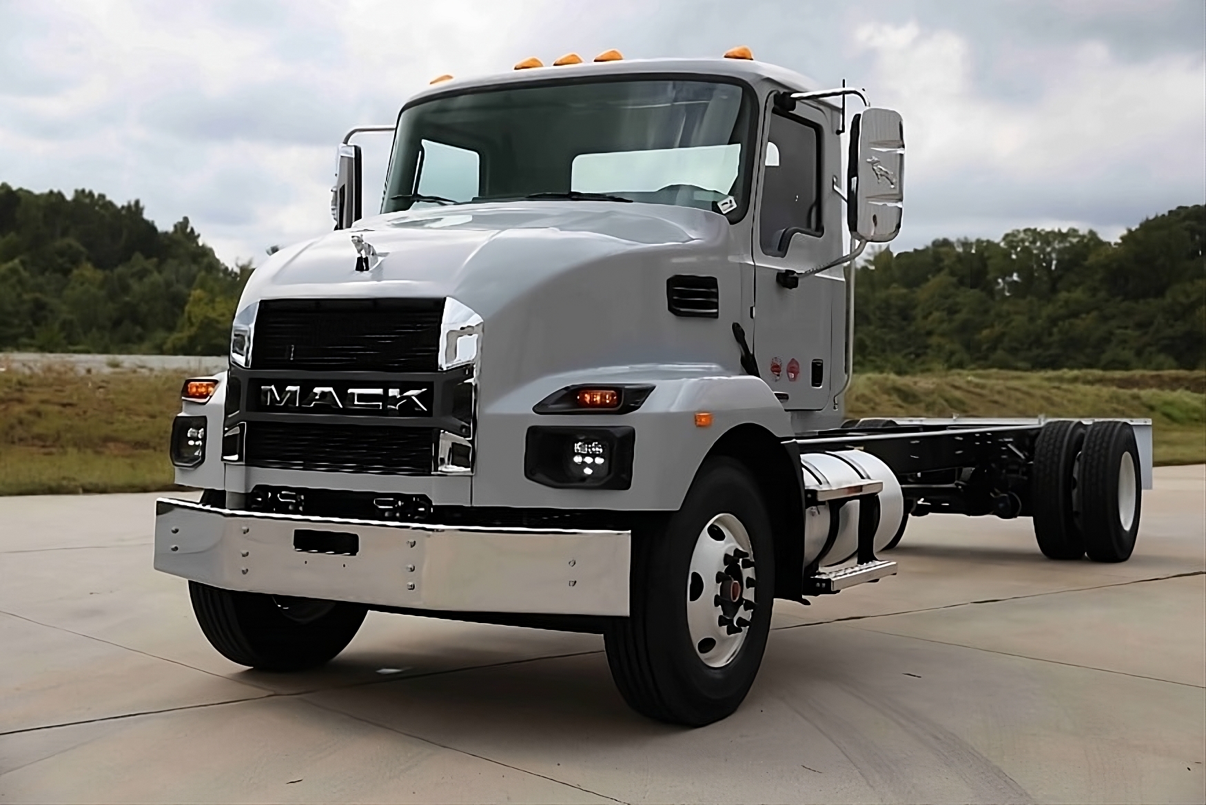 Mack Trucks Adds 23,000-lb Axle and 325 HP Engine to Mack® MD Series