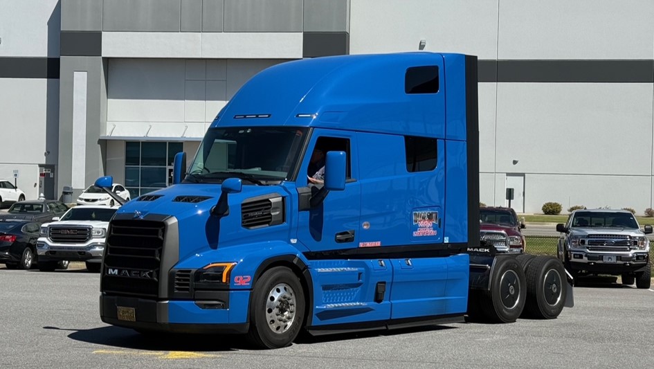 Wayne Smith Farms, Cooley Transport Receive First U.S. Deliveries
