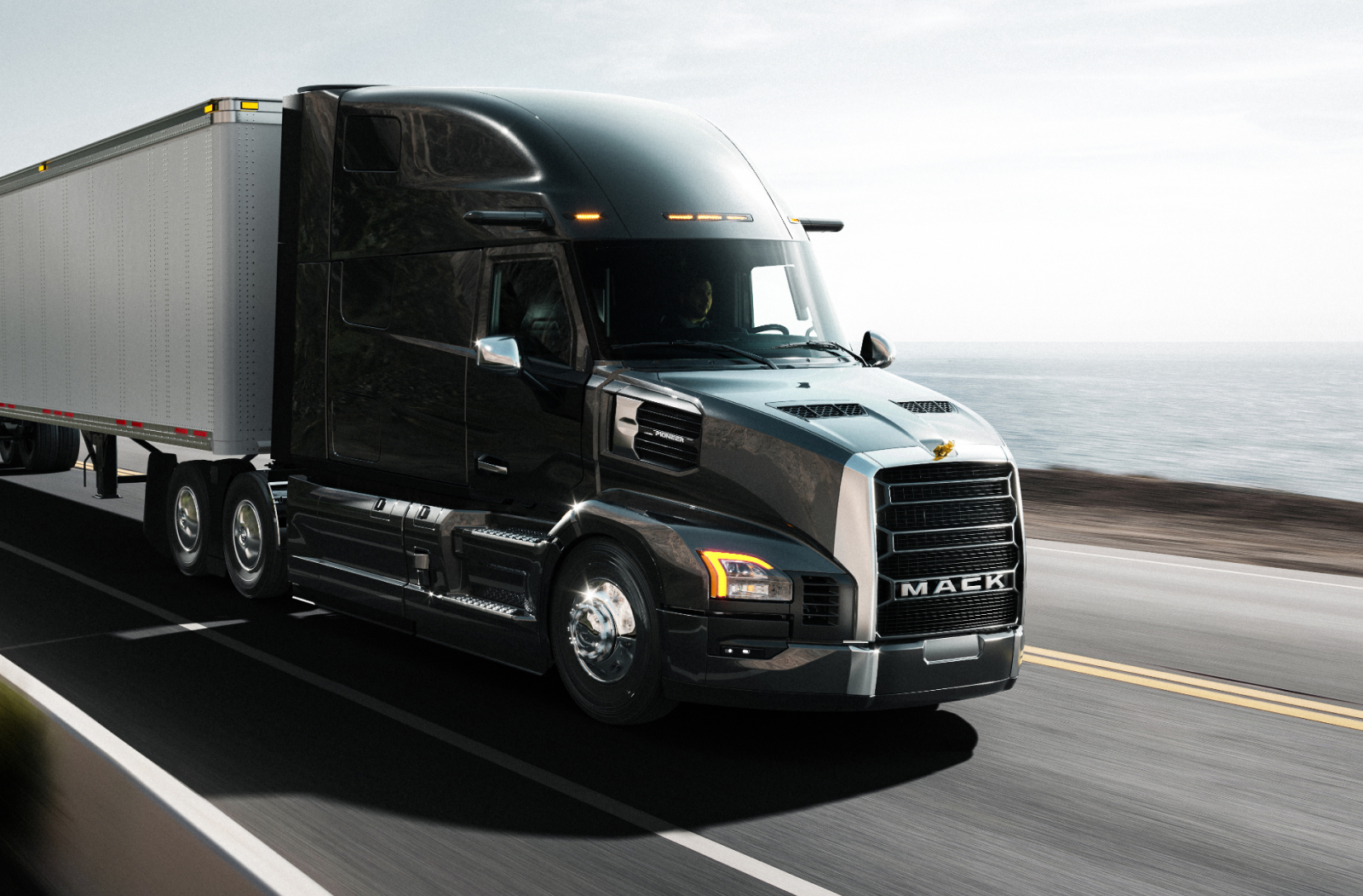 R*o様 u*m様 マックトラック　macktrucks Product Lineup | Mack Trucks