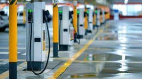 LR Electric Mack truck